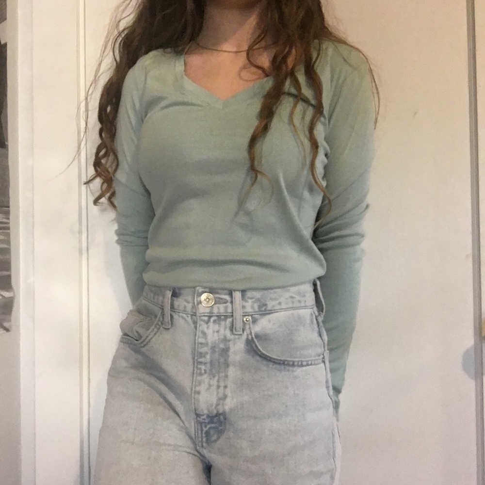 Sea foam green long sleeve v-neck t-shirt